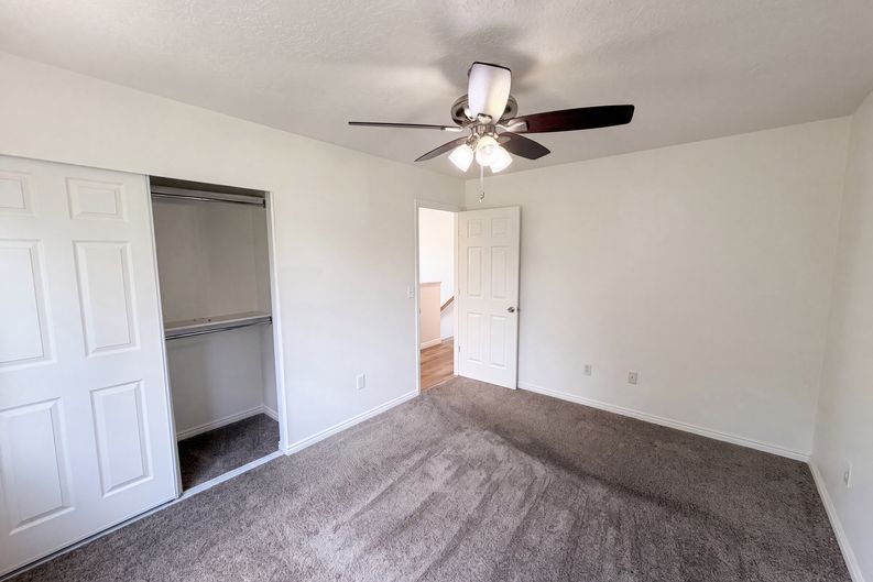 Photo 6 of 20 of 6943 W Bamburgh Way, West Valley City, UT