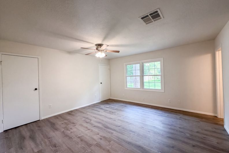 Photo 4 of 19 of 1119 Coe Rd, Pinehurst, TX