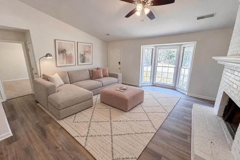 Photo 6 of 18 of 5003 Henson Dr SW, Mableton, GA