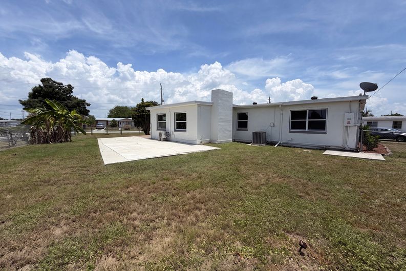 Photo 5 of 26 of 21530 Glendale Ave, Port Charlotte, FL