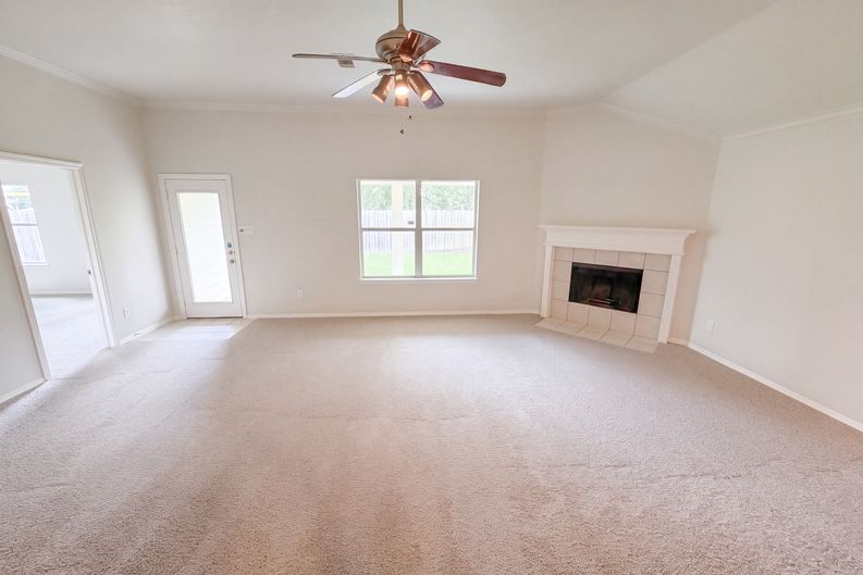 Photo 3 of 25 of 1028 Rio Grande St, League City, TX