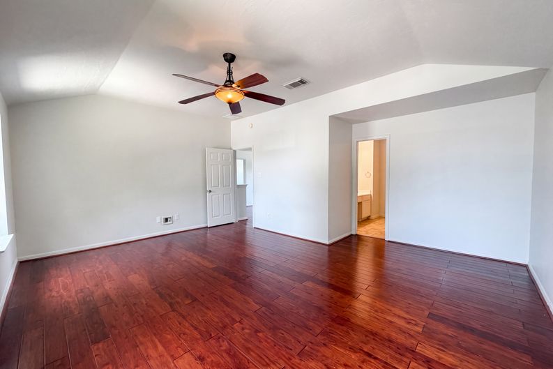 Photo 4 of 25 of 4519 S Ridgewalk Dr, Houston, TX