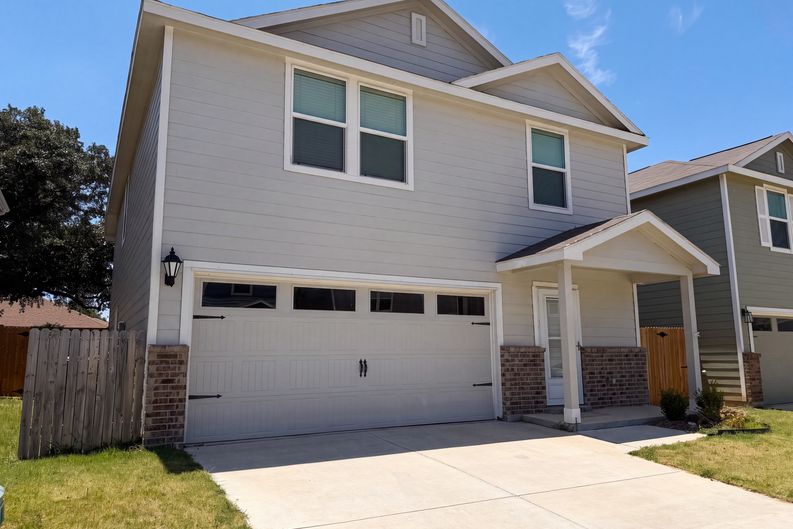 Photo 16 of 18 of 2972 Audles Ln, Dallas, TX