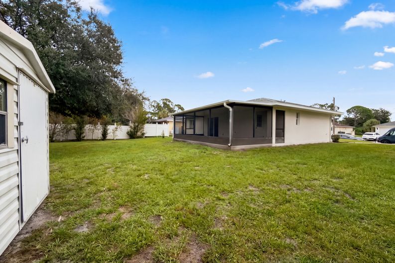 Photo 5 of 21 of 1505 Rival Ter, North Port, FL