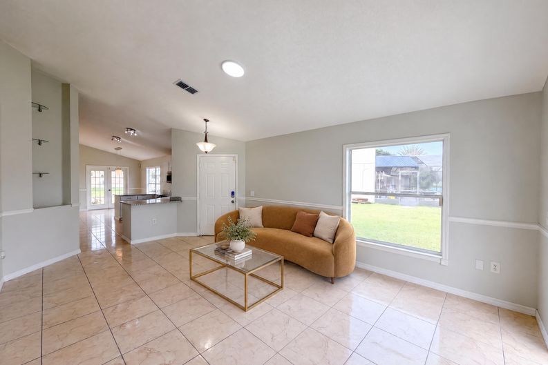 Photo 10 of 38 of 225 Southbridge Cir, Kissimmee, FL
