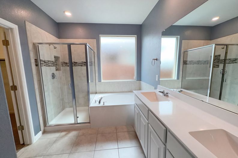 Photo 6 of 16 of 2520 Allview Ln, Red Oak, TX