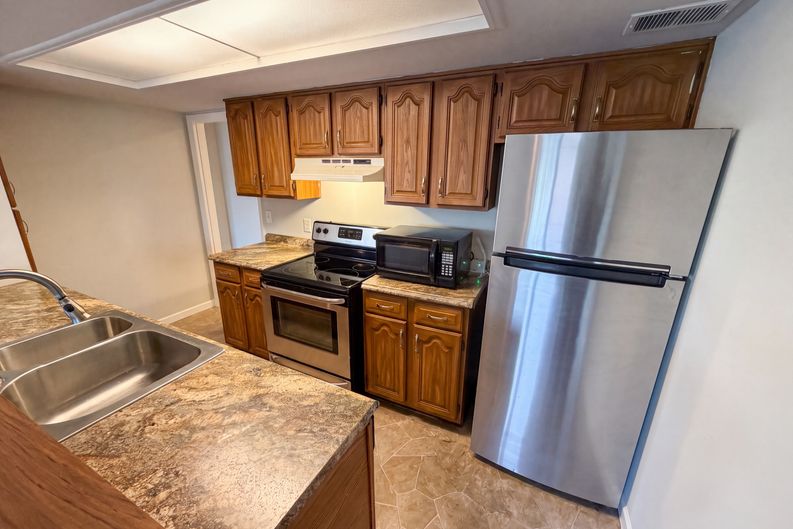 Photo 6 of 22 of 3135 E 52nd St, Indianapolis, IN