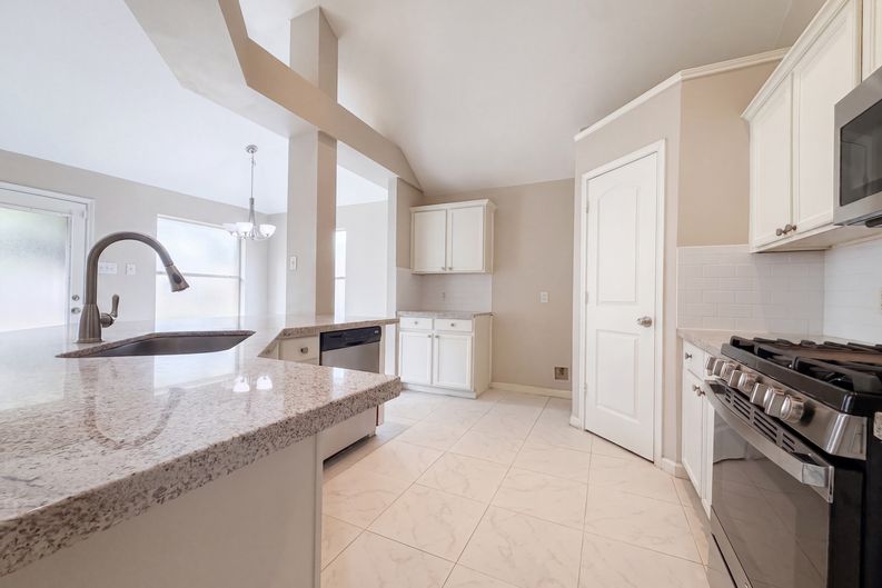 Photo 6 of 19 of 3419 Foursome Ln, Sugar Land, TX