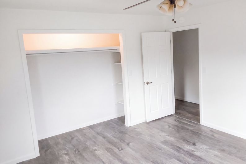 Photo 9 of 20 of 624 Oak Grove Ave, Monett, MO