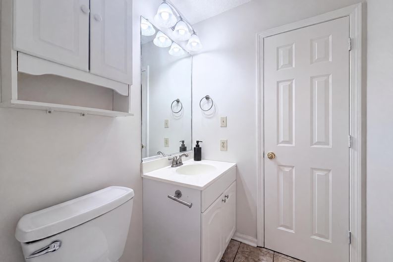 Photo 13 of 17 of 221 Grandview Dr, Statesville, NC