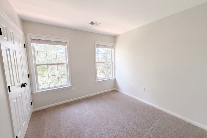Photo 14 of 25 of 2800 Orchard Summit Ct, Hyattsville, MD