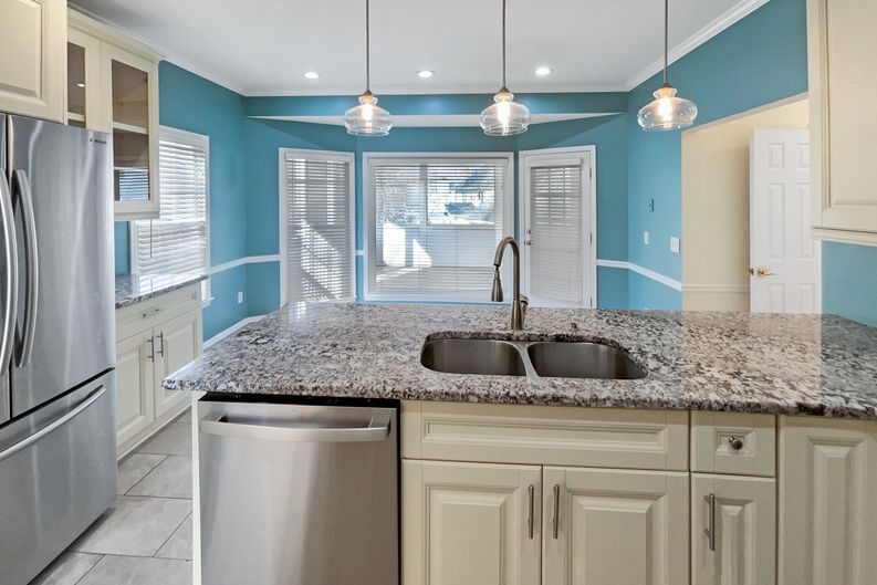 Photo 14 of 68 of 1370 Providence Dr, Lawrenceville, GA