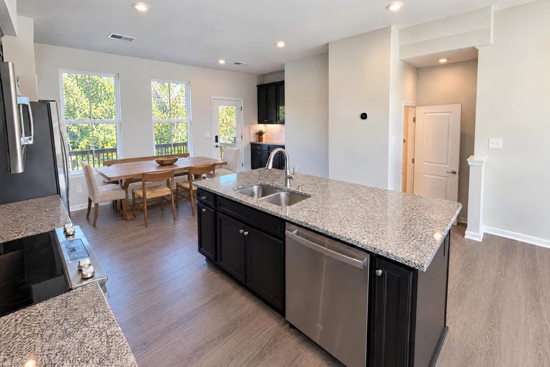 Photo 9 of 26 of 3344 Beeler Ln, Charlotte, NC