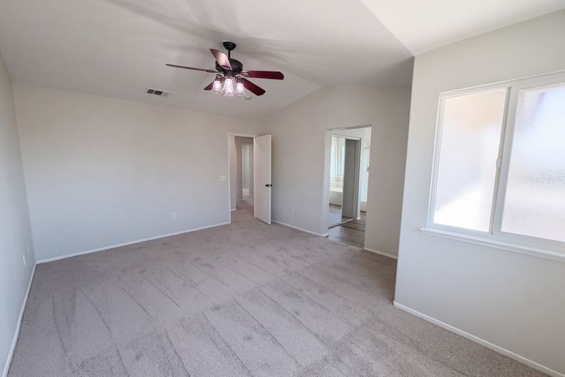 Photo 11 of 26 of 2371 W Via Bello Dr, Rialto, CA