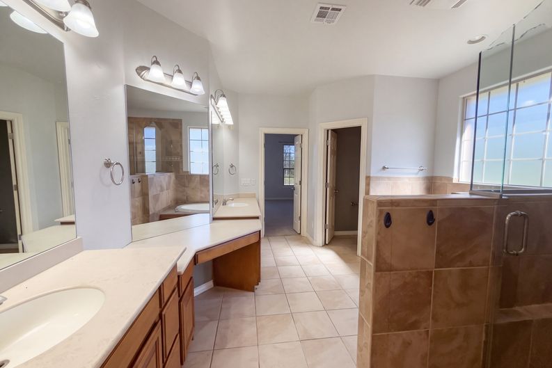 Photo 11 of 42 of 4120 S Choctaw Rd, Choctaw, OK