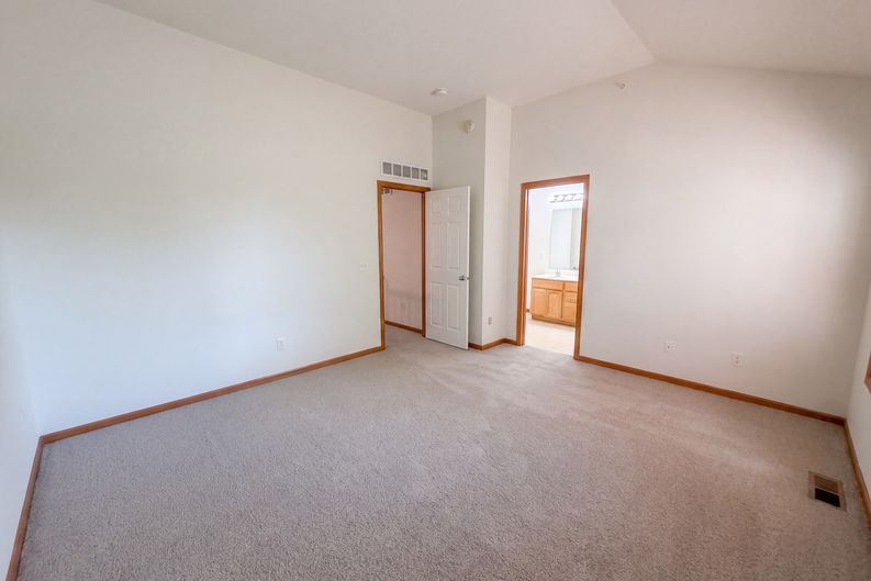 Photo 5 of 25 of 7231 Jewel Ln N, Maple Grove, MN