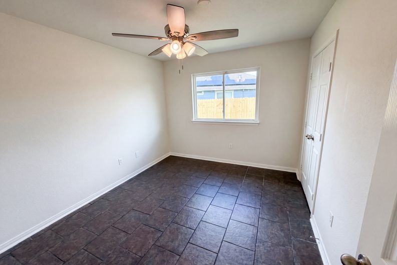 Photo 10 of 16 of 1706 Barlow Trl, Corpus Christi, TX