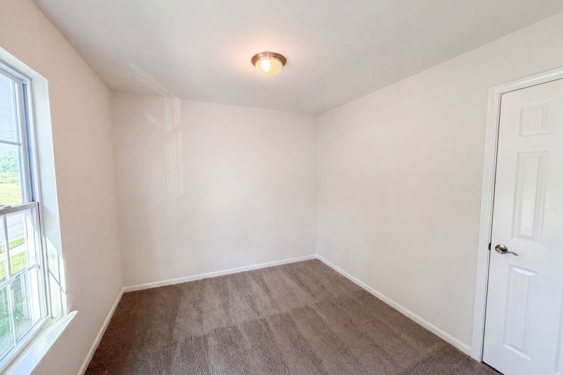 Photo 13 of 17 of 10933 Pointer Ridge Dr, Charlotte, NC