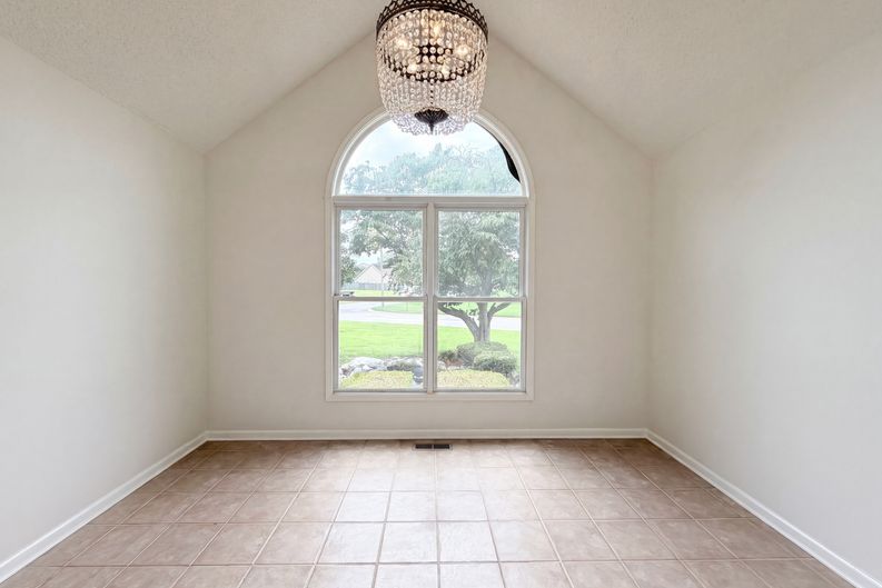 Photo 6 of 17 of 3609 Millington Dr, Clarksville, TN