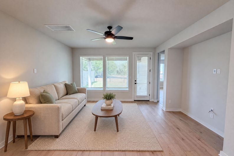 Photo 6 of 19 of 125 High Valley Dr, Liberty Hill, TX