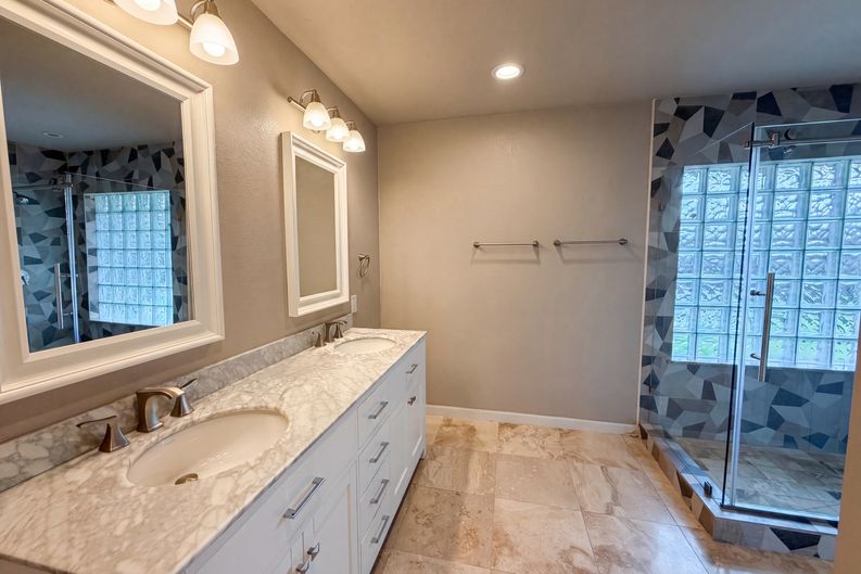 Photo 11 of 19 of 1533 Parkside Trl, Lewisville, TX