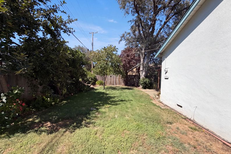 Photo 23 of 27 of 9630 Beachwood Dr, Orangevale, CA