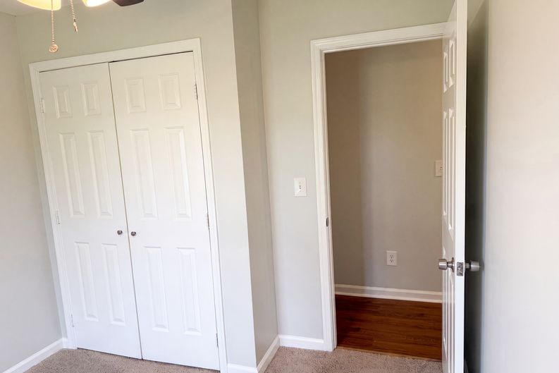 Photo 14 of 22 of 8749 Christopher Ln, Warrenton, VA