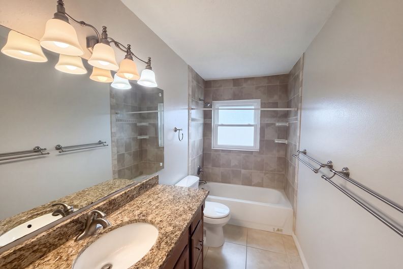 Photo 10 of 15 of 2716 Charleston Dr, Plant City, FL