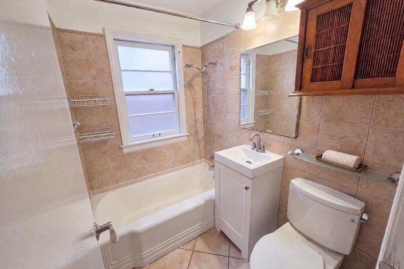 Photo 11 of 20 of 2339 Northgate Ave, Riverside, IL