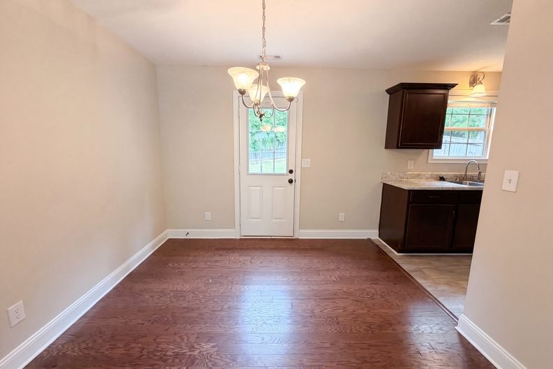 Photo 7 of 19 of 741 Inver Ln, Clarksville, TN