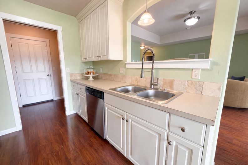 Photo 8 of 14 of 1615 SE Jonathan Ave, Dallas, OR