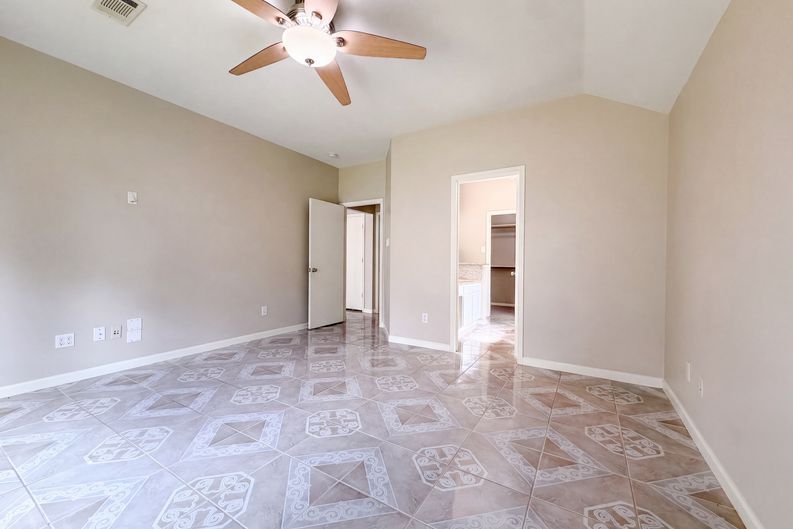 Photo 4 of 19 of 3419 Foursome Ln, Sugar Land, TX