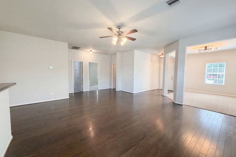 Photo 12 of 23 of 1038 Cash St, Alvin, TX