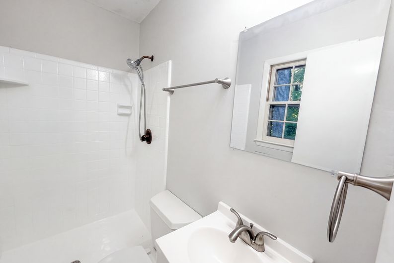 Photo 18 of 22 of 917 Hillview Dr, Cary, NC