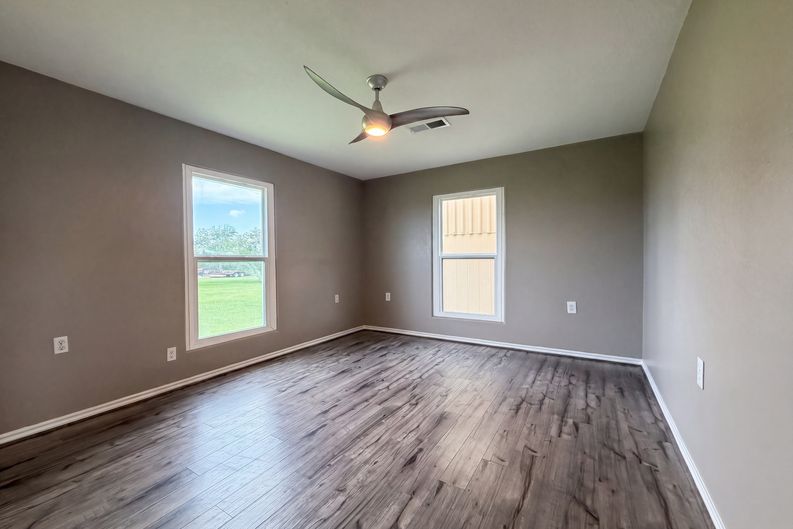 Photo 9 of 19 of 552 Marshall Johnson Ave S, Port Lavaca, TX