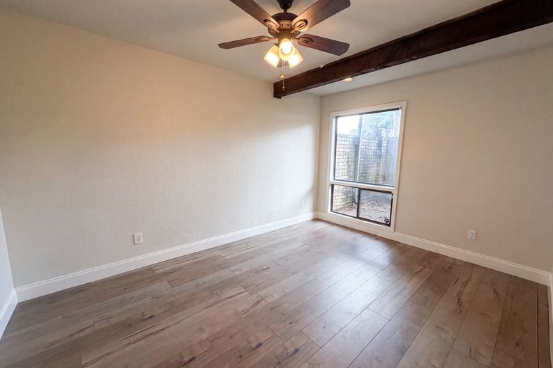 Photo 4 of 17 of 6302 Elder Grove Dr, Dallas, TX