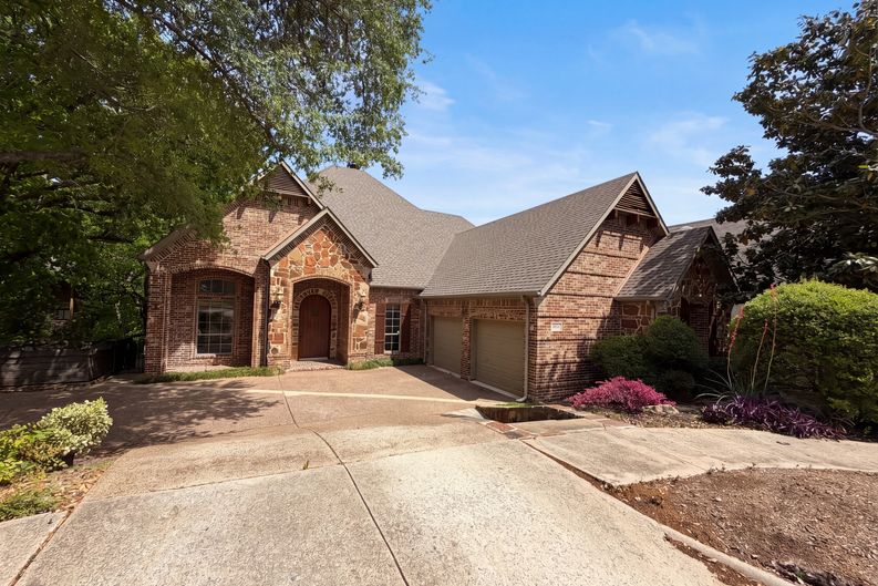 Photo 25 of 29 of 1309 Winding Brook Dr, Garland, TX
