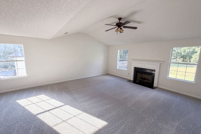 Photo 14 of 26 of 7425 Bodnant Dr, Fairburn, GA