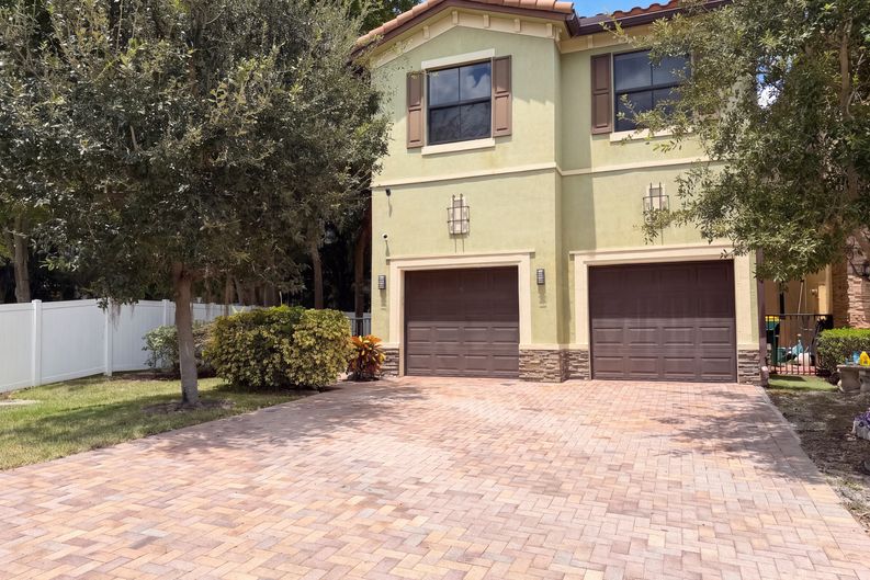 Photo 26 of 30 of 4967 NW 59th St, Tamarac, FL