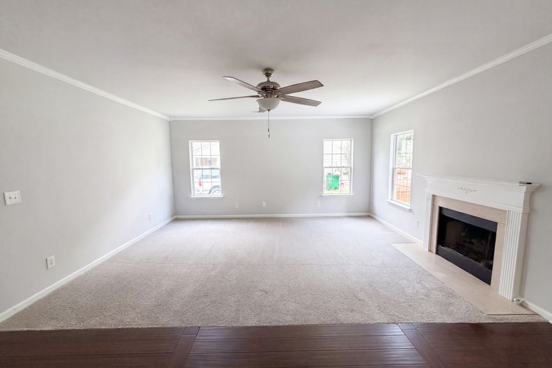 Photo 3 of 23 of 4024 Fifendrum Ln, Charlotte, NC