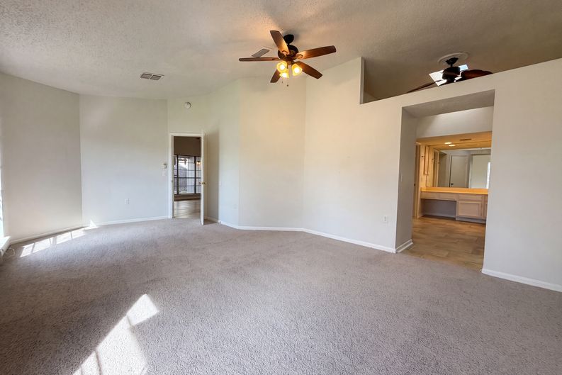 Photo 7 of 16 of 6806 Raintree Frst, San Antonio, TX