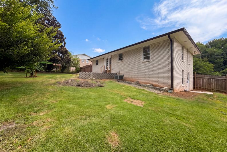 Photo 15 of 17 of 3119 Holbrook Dr SW, Marietta, GA