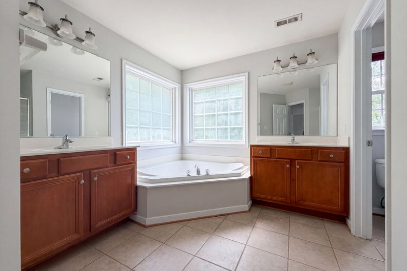 Photo 17 of 26 of 14725 Grand Forest Ct, South Chesterfield, VA