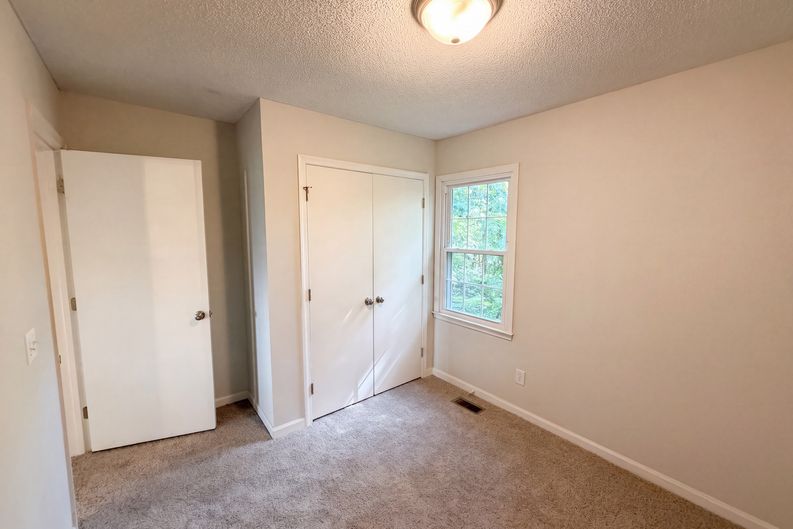 Photo 7 of 17 of 7816 Foxwood Dr, Raleigh, NC