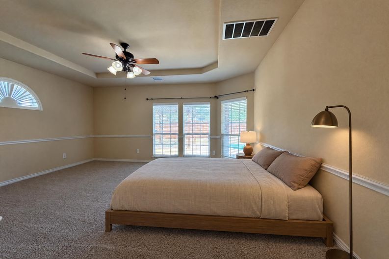 Photo 7 of 29 of 409 Lone Oak Ct, Kennedale, TX