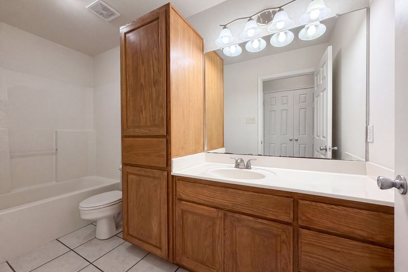 Photo 17 of 20 of 6041 King Trl, Corpus Christi, TX