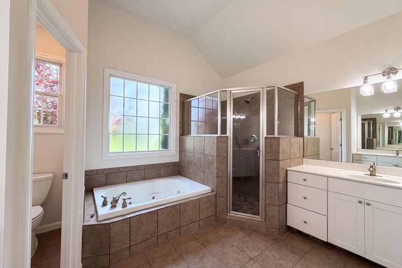 Photo 20 of 30 of 120 Fox Hill Ct, Edwardsville, IL