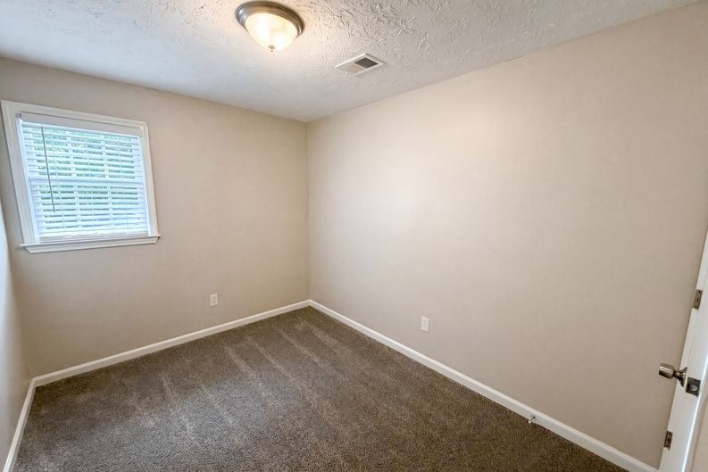 Photo 13 of 23 of 4078 Tara Ct, Loganville, GA