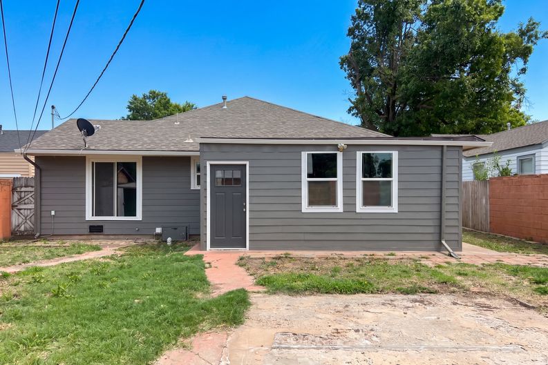 Photo 5 of 18 of 818 W Rush St, Enid, OK