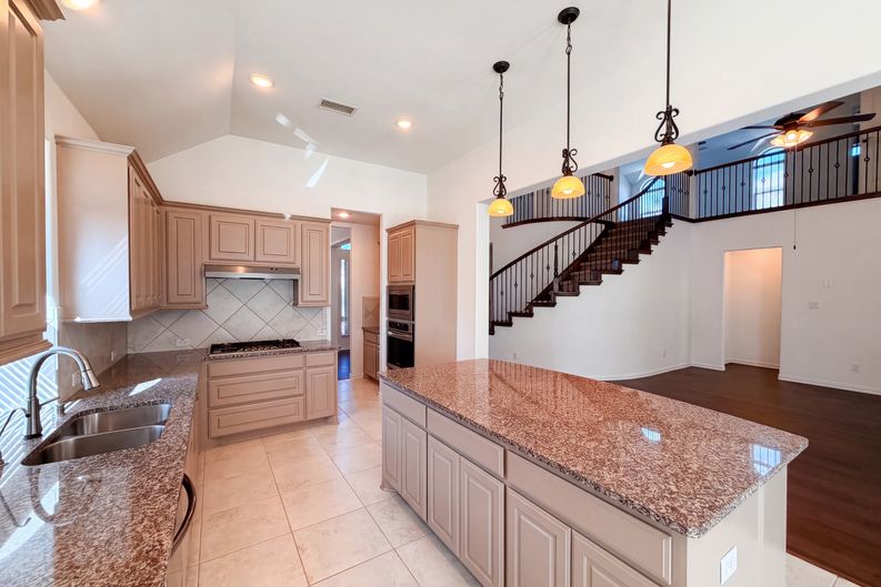 Photo 15 of 34 of 4305 Curlew Ln, Garland, TX